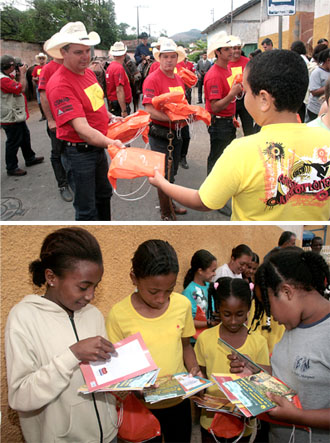 Portal de Not�cias PJF | Cavalgada Cultural � Juiz de Fora recebe doa��o de 1800 livros  | SE - 3/7/2009